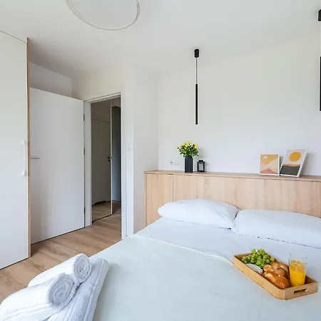 Apartment Batorego 18 White Prywatne Mieszkanie 300m Od Metra Pole Mokotowskie I Sgh Samodzielne Zameldowanie! Self Check-in System!